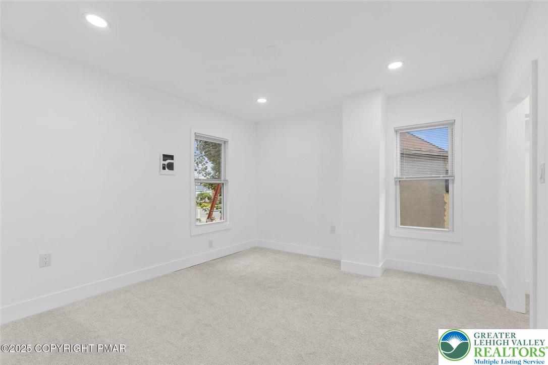 210 Fowler Street Berwick, PA 18603 - Photo 21 of 24 an empty room with window