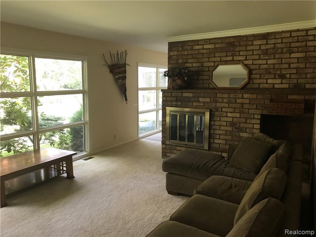 2405 Middlebelt Road West Bloomfield, MI 48324 - Photo 6 of 16 IMG_0658.JPG