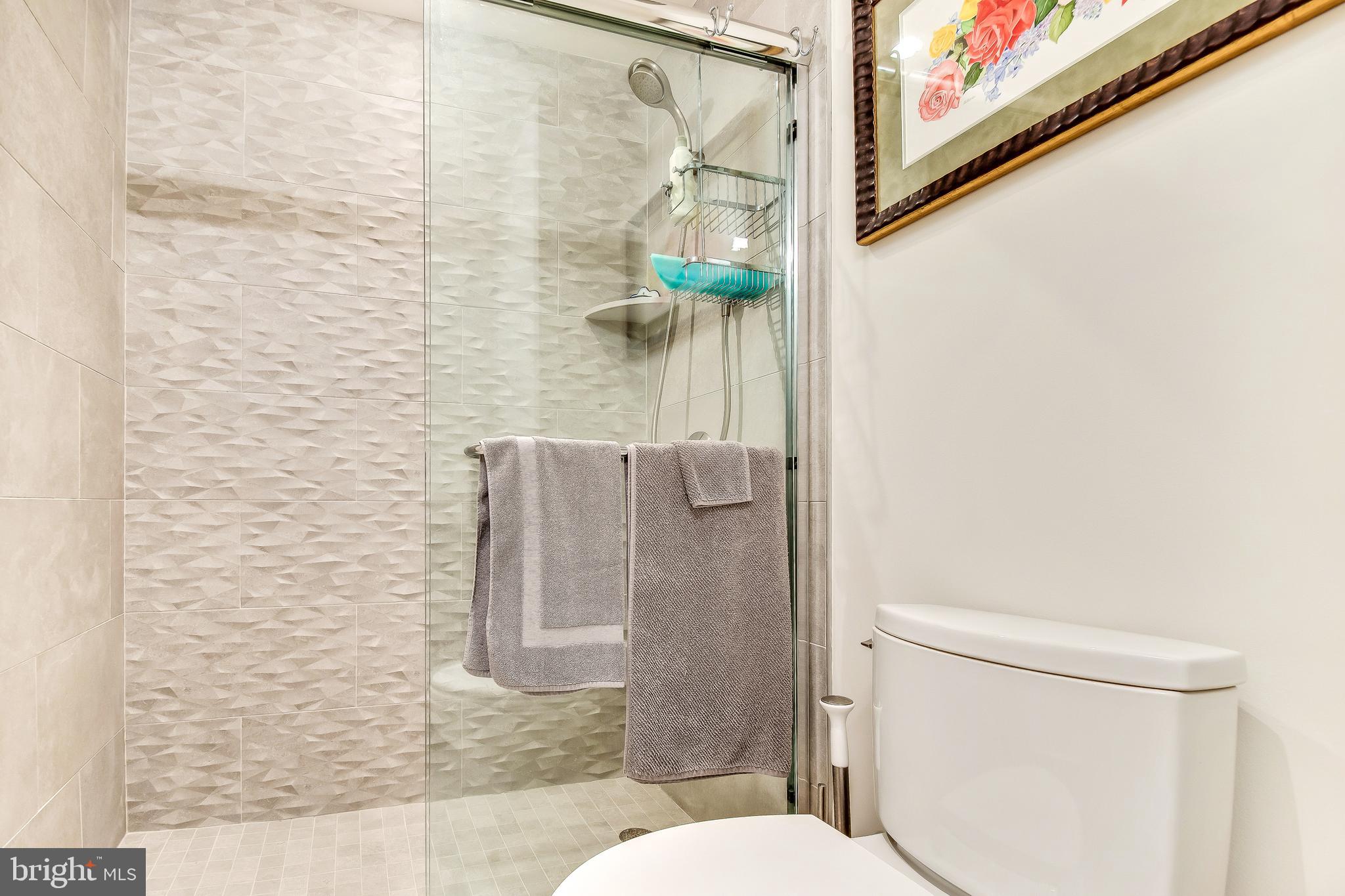 202 West Rittenhouse Square, Unit 2707 Philadelphia, PA 19103 - Photo 19 of 43 Completed Renovated 2nd Bath