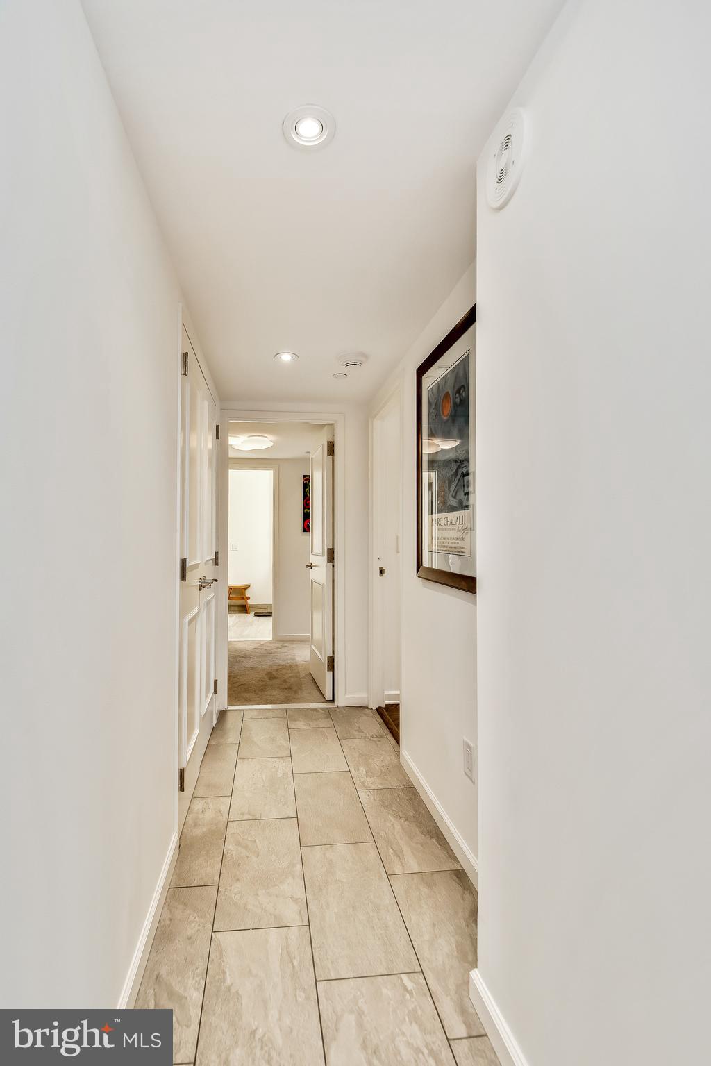 202 West Rittenhouse Square, Unit 2707 Philadelphia, PA 19103 - Photo 21 of 43 Entry Hall to Master Suite