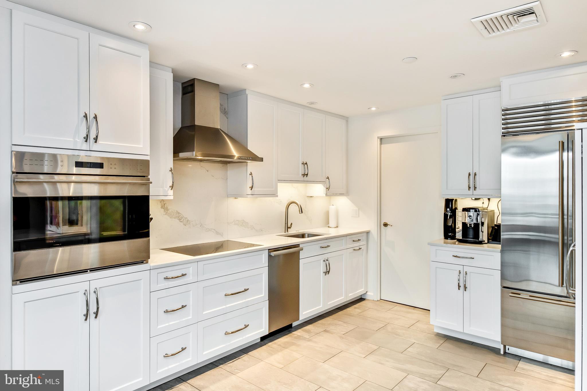 202 West Rittenhouse Square, Unit 2707 Philadelphia, PA 19103 - Photo 8 of 43 Beautifully Renovated Open & Bright Kitchen