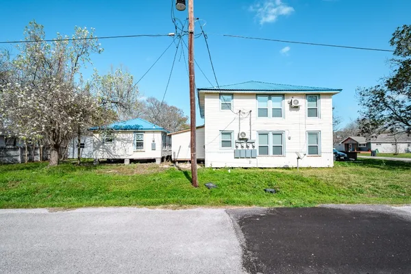 $389,000 | 108 West Barrow Street, Dayton, TX 77535