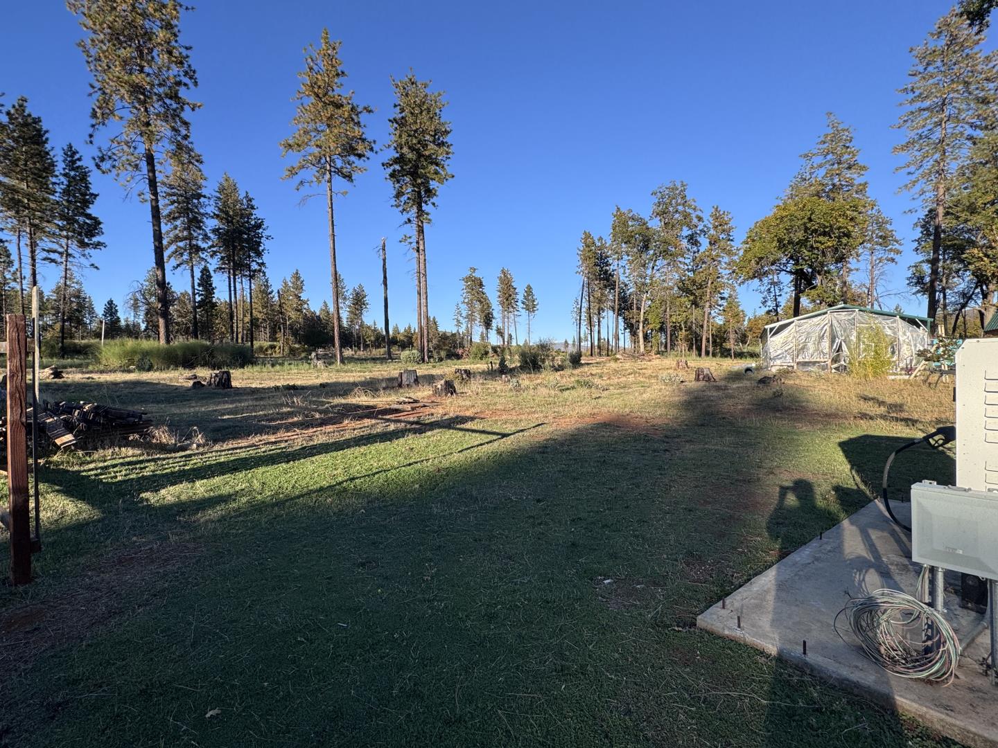 12168 Granite Ridge Road Oroville, CA 95965 - Photo 6 of 34 a view of a lake with houses
