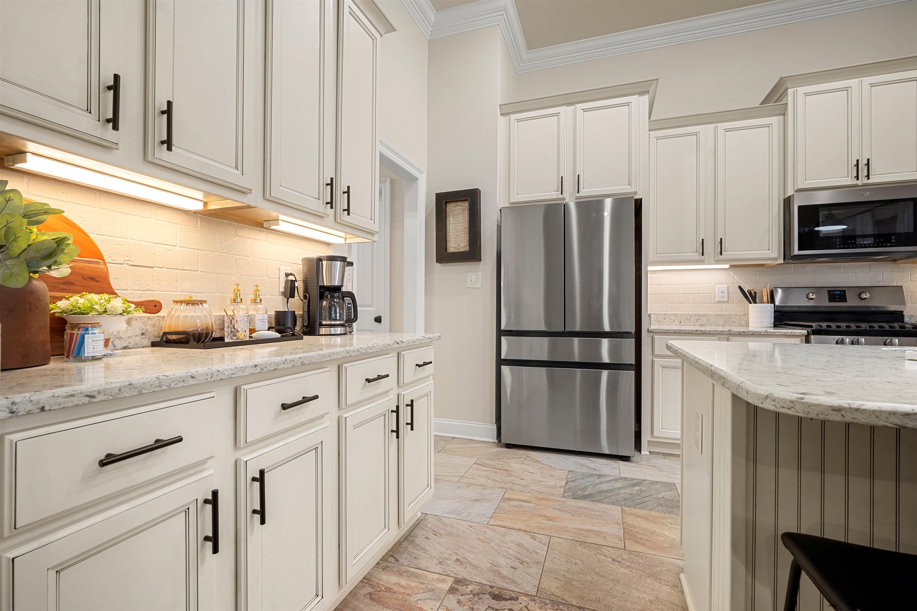 24582 Caleb Court Daphne, AL 36526 - Photo 15 of 39 Kitchen