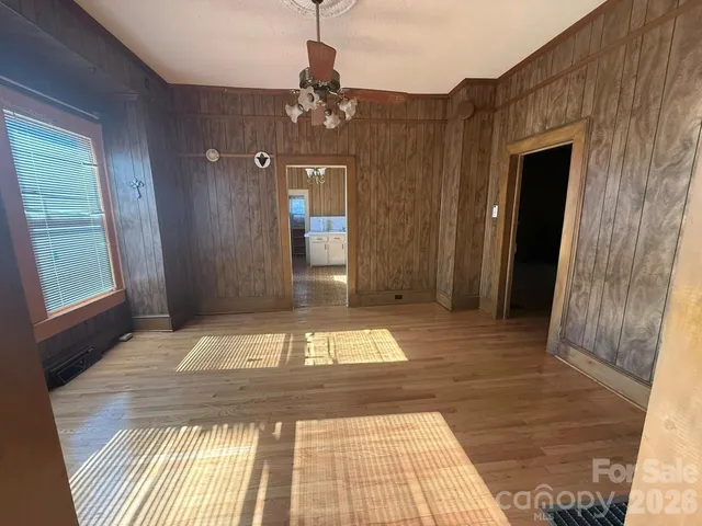 a view of entryway with a front door