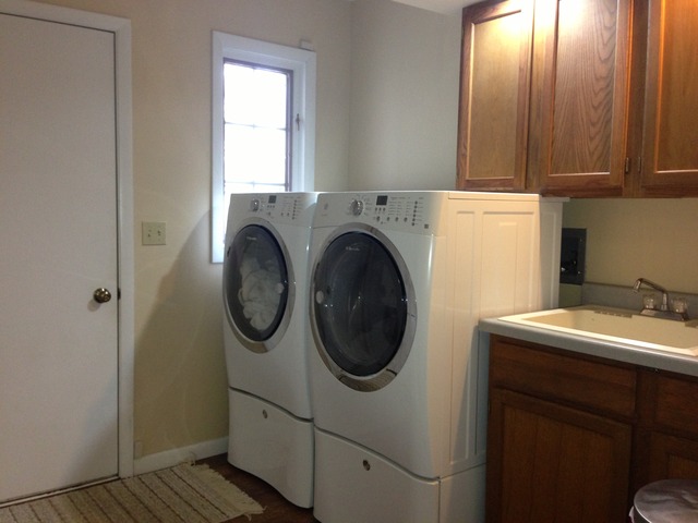 32730 Pleasant Hill Road Genoa, IL 60135 - Photo 9 of 23 a utility room with dryer and washer