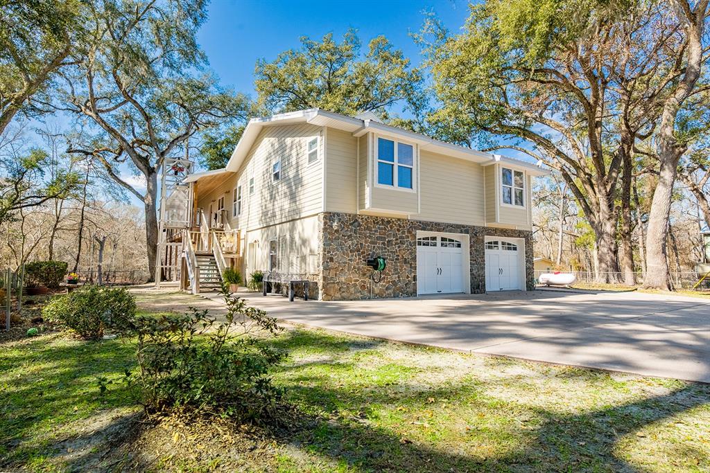 498 Southwest Manatee Terrace Fort White, FL 32038 - Photo 2 of 50 a view of a house with a yard