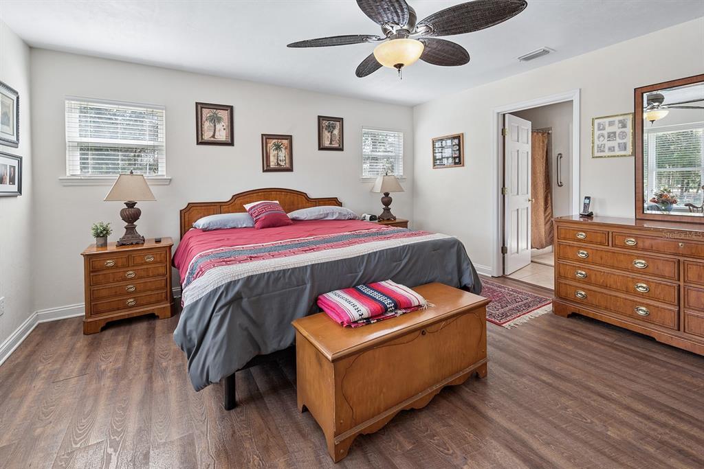 498 Southwest Manatee Terrace Fort White, FL 32038 - Photo 40 of 50 a bedroom with a bed and a dresser