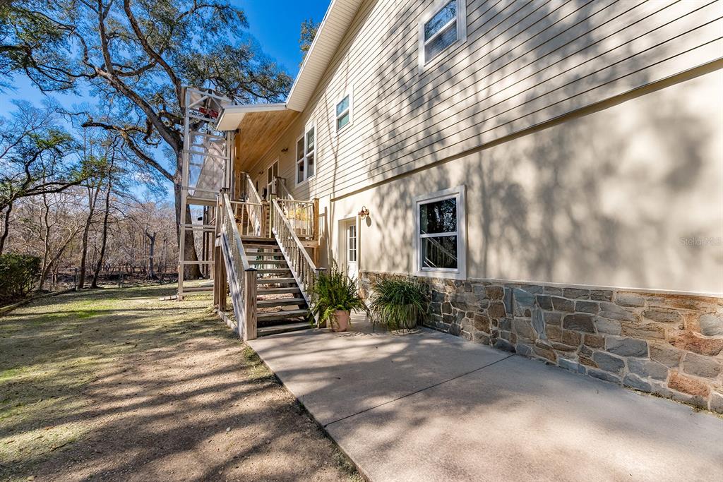 498 Southwest Manatee Terrace Fort White, FL 32038 - Photo 7 of 50 a view of outdoor space and deck