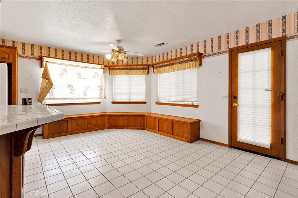 18588 Kamana Road Apple Valley, CA 92307 - Photo 14 of 47