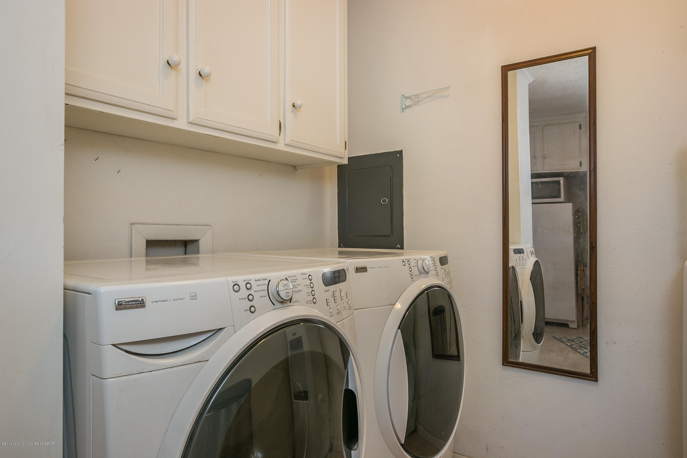 6009 Dreyfuss Road Amarillo, TX 79106 - Photo 18 of 23 a view of washer and dryer with kitchen in the background