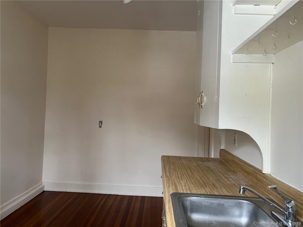 85 Prospect Hill Road, Unit 6 New Milford, CT 06776 - Photo 4 of 10 Kitchen with eating area