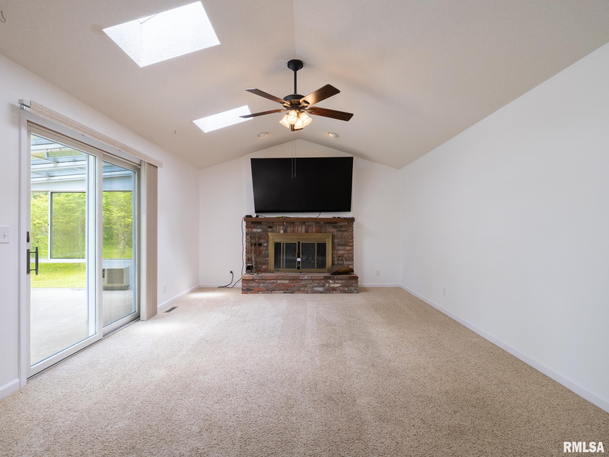 6607 North Camelot Road Peoria, IL 61615 - Photo 3 of 75