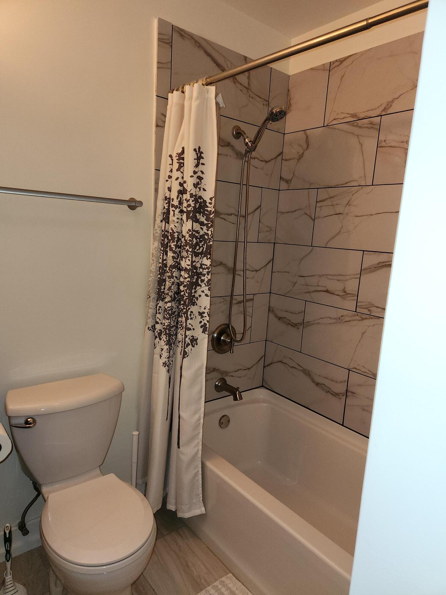 1920 David Drive Chesterton, IN 46304 - Photo 17 of 21 a bathroom with a toilet and a bathtub