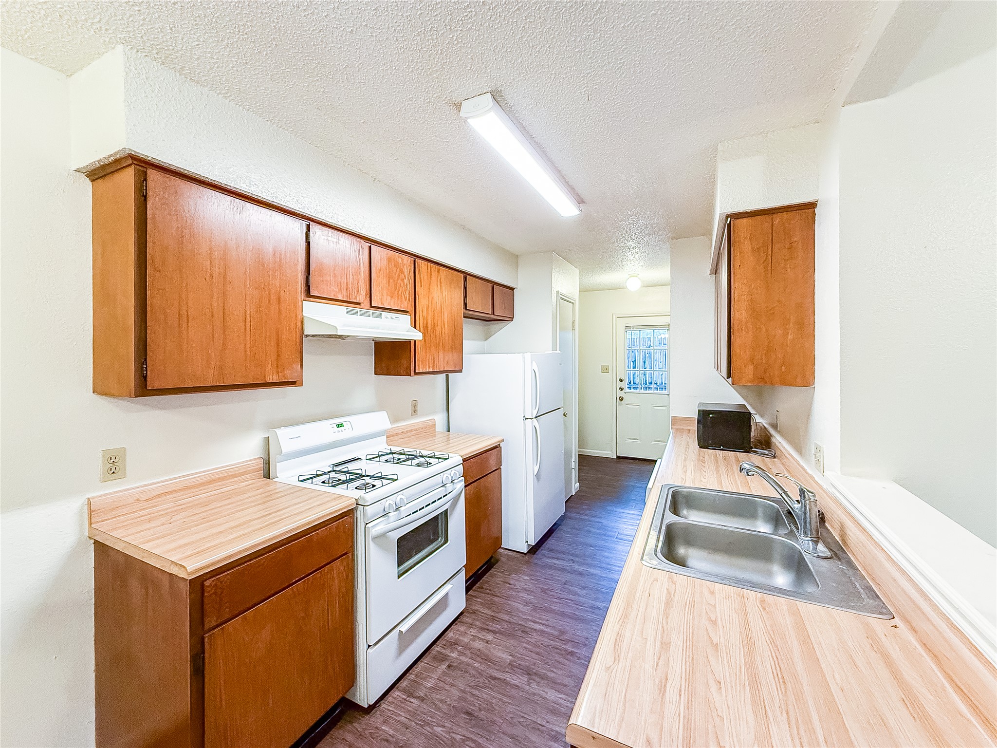 2014 Alex Avenue, Unit B Austin, TX 78728 - Photo 9 of 24 Kitchen