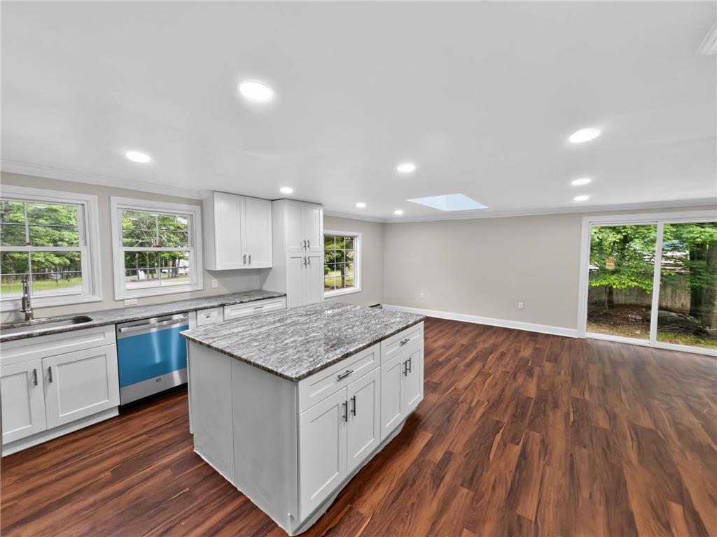 229 Pocono Boulevard Bushkill, PA 18324 - Photo 5 of 37