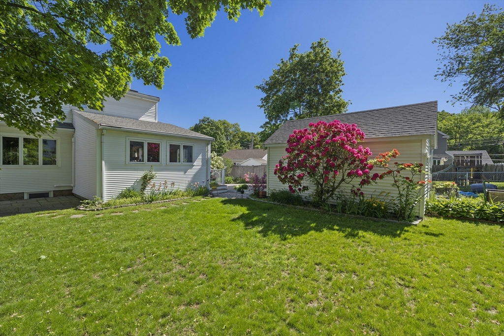 10 Waldron Road Braintree, MA 02184 - Photo 9 of 41