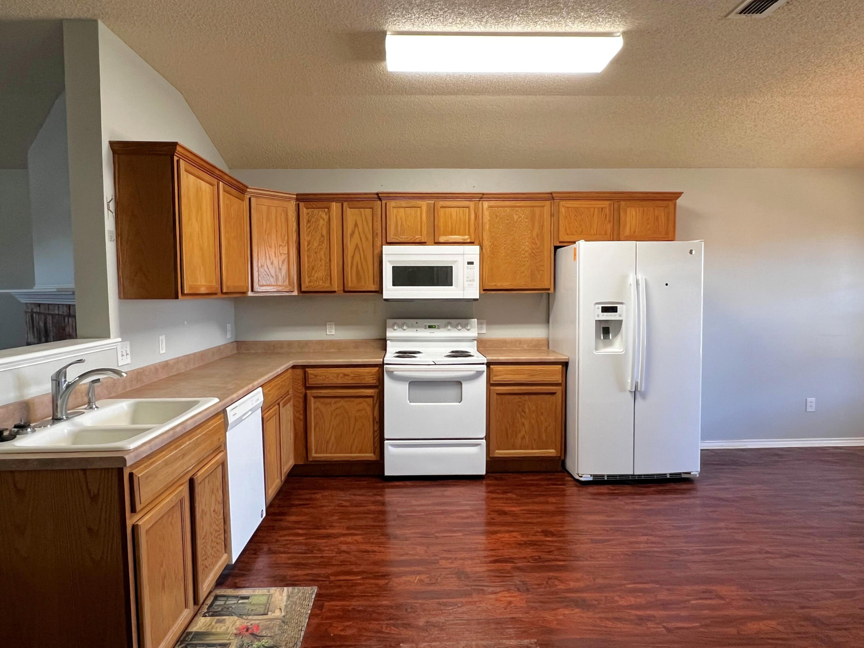 6526 91st Street Lubbock, TX 79424 - Photo 4 of 13 1