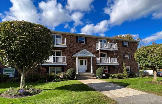 $2,000 | 395 Mendon Road, Unit D5, North Smithfield, RI 02896