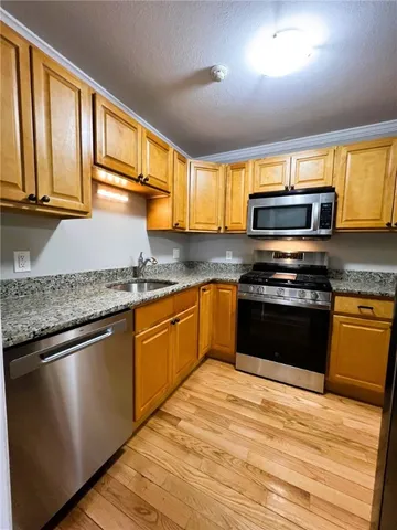 $2,000 | 395 Mendon Road, Unit D5, North Smithfield, RI 02896