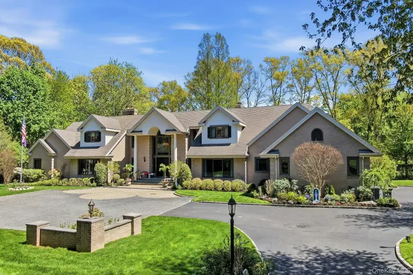 $3,449,000 | 10 Fox Meadow Lane, Lloyd Harbor, NY 11743