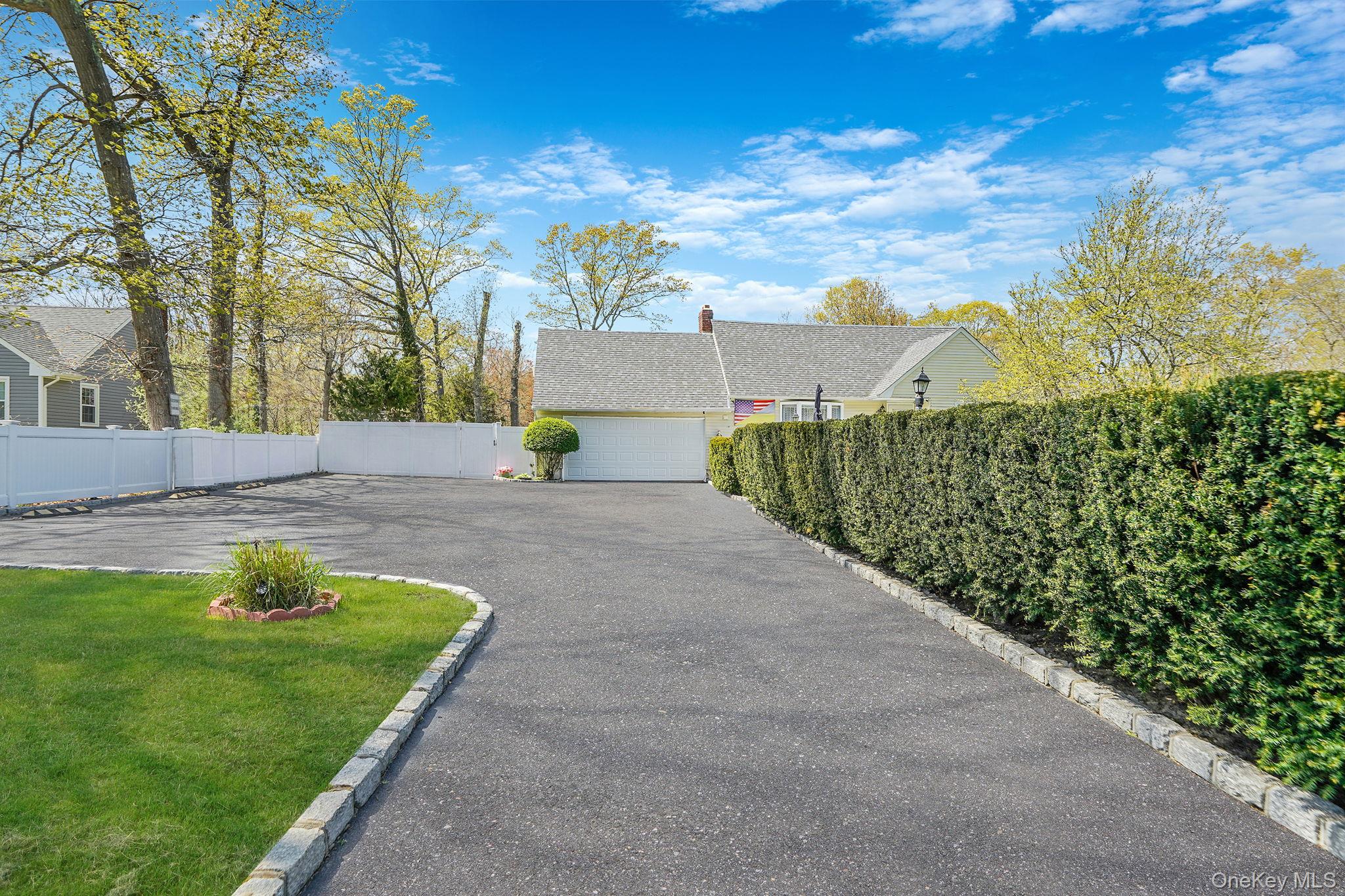 1989 William Floyd Parkway Ridge, NY 11961 - Photo 3 of 43