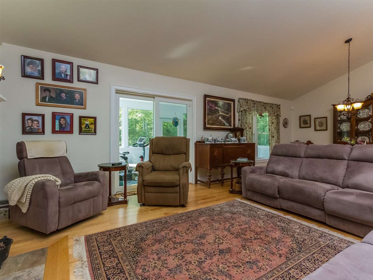 33 Page Road Londonderry, NH 03053 - Photo 8 of 40