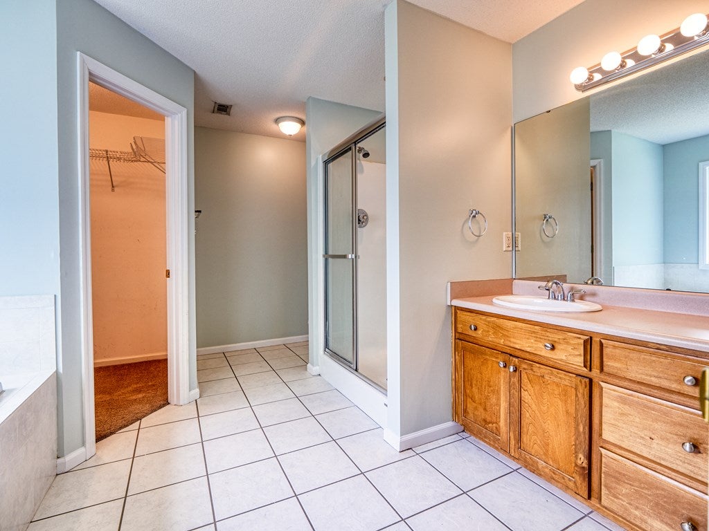 3933 Cutter Point Valdosta, GA 31605 - Photo 14 of 32 Gallery Image 14