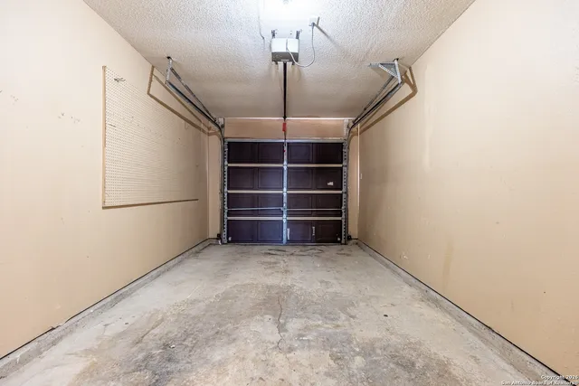 a view of a yard with a house