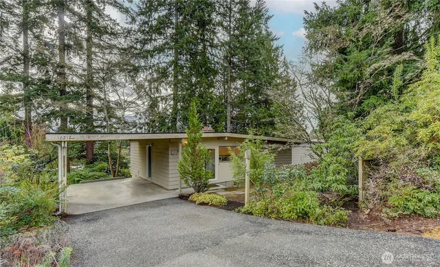 $975,000 | 16217 Lake Hills Boulevard, Bellevue, WA 98008