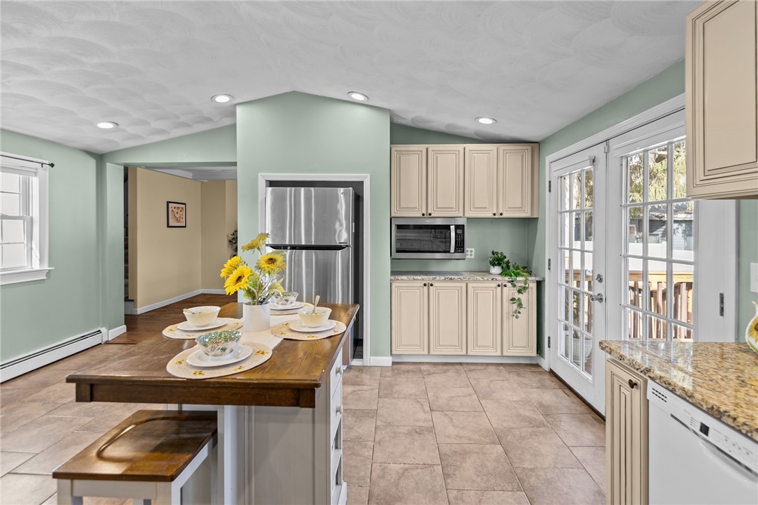 273 Main Street Cranston, RI 02831 - Photo 4 of 41