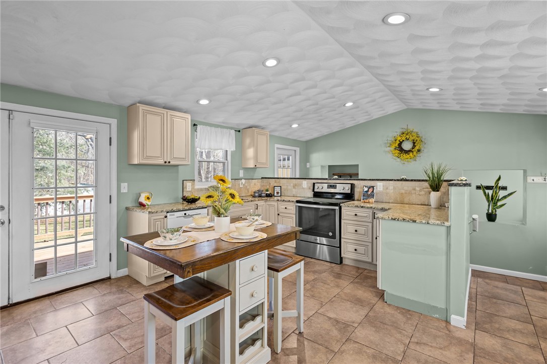 273 Main Street Cranston, RI 02831 - Photo 5 of 41