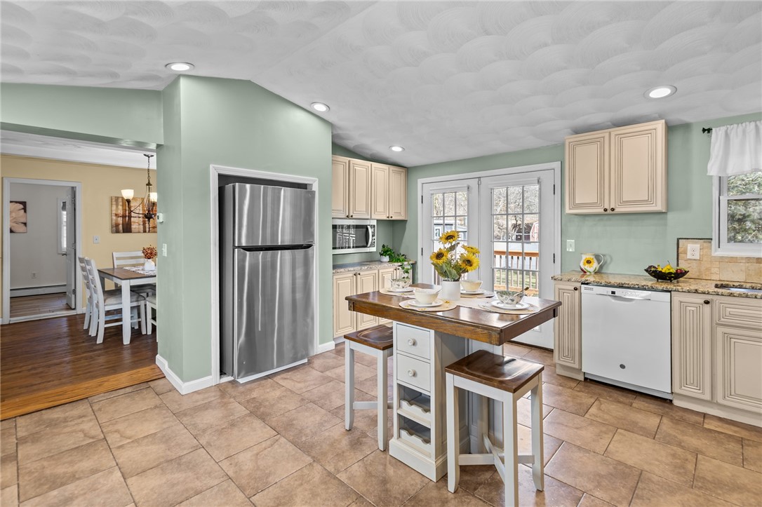 273 Main Street Cranston, RI 02831 - Photo 6 of 41