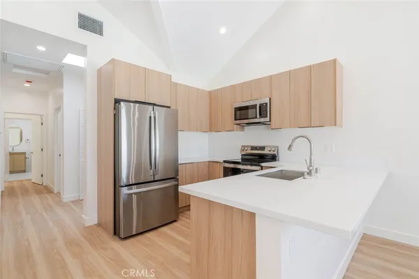 $4,100 | 7570 Chaminade Avenue, Canoga Park, CA 91304