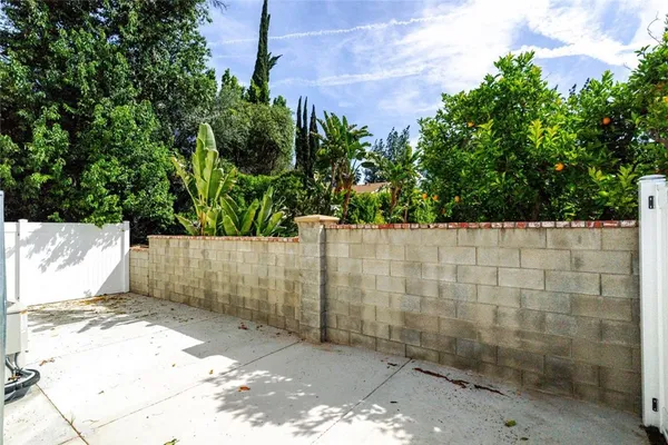 $4,000 | 7570 Chaminade Avenue, Canoga Park, CA 91304