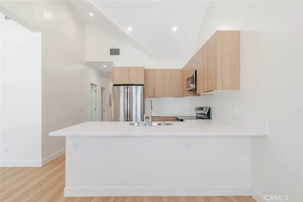 $4,000 | 7570 Chaminade Avenue, Canoga Park, CA 91304