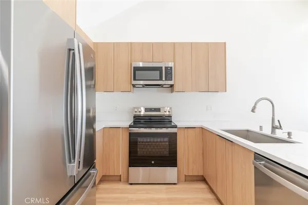 $4,000 | 7570 Chaminade Avenue, Canoga Park, CA 91304