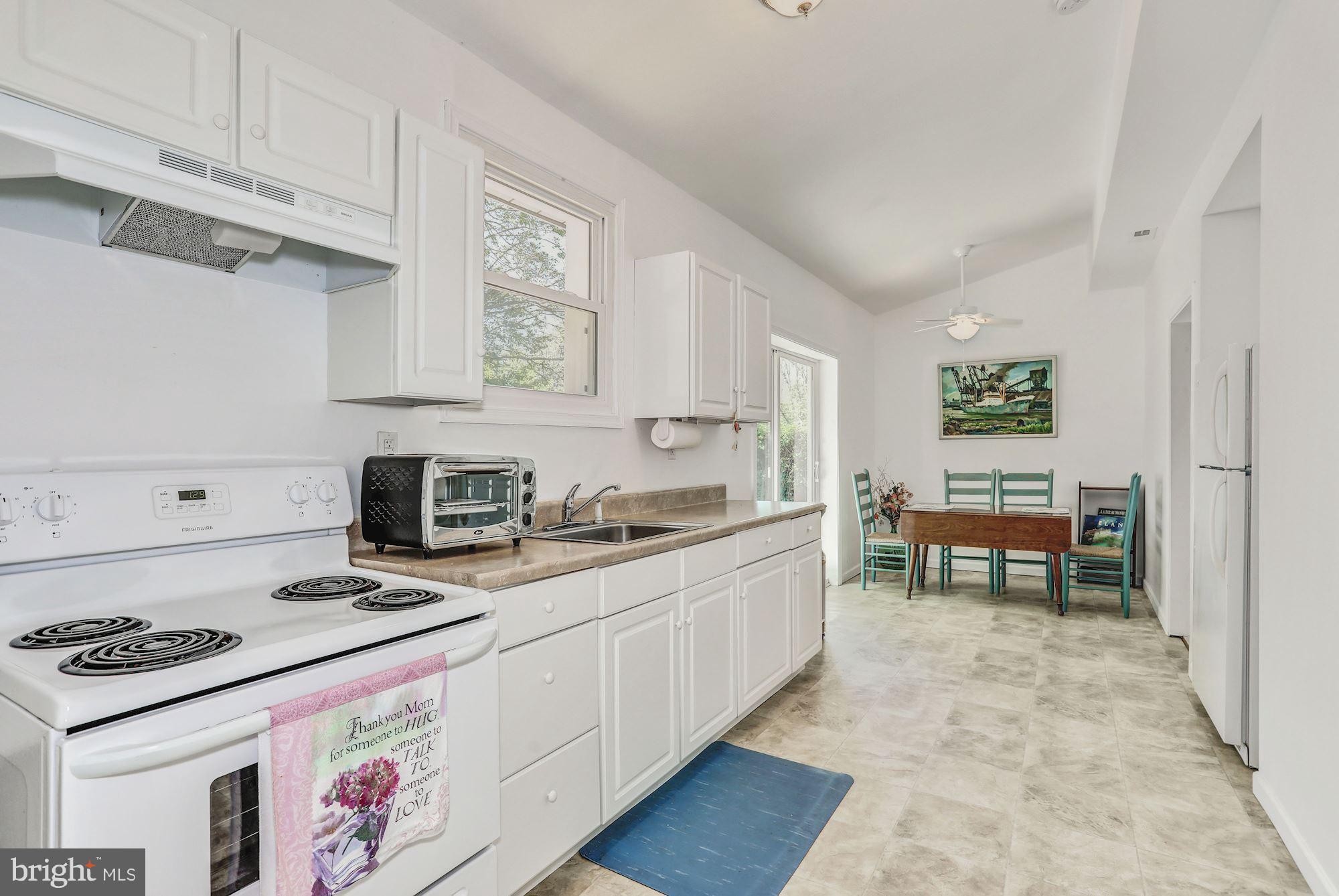 3846 Ashville Road Delaplane, VA 20144 - Photo 27 of 29 Cottage Kitchen
