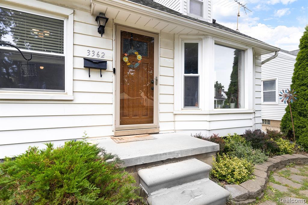 3362 Monroe Street Dearborn, MI 48124 - Photo 4 of 34