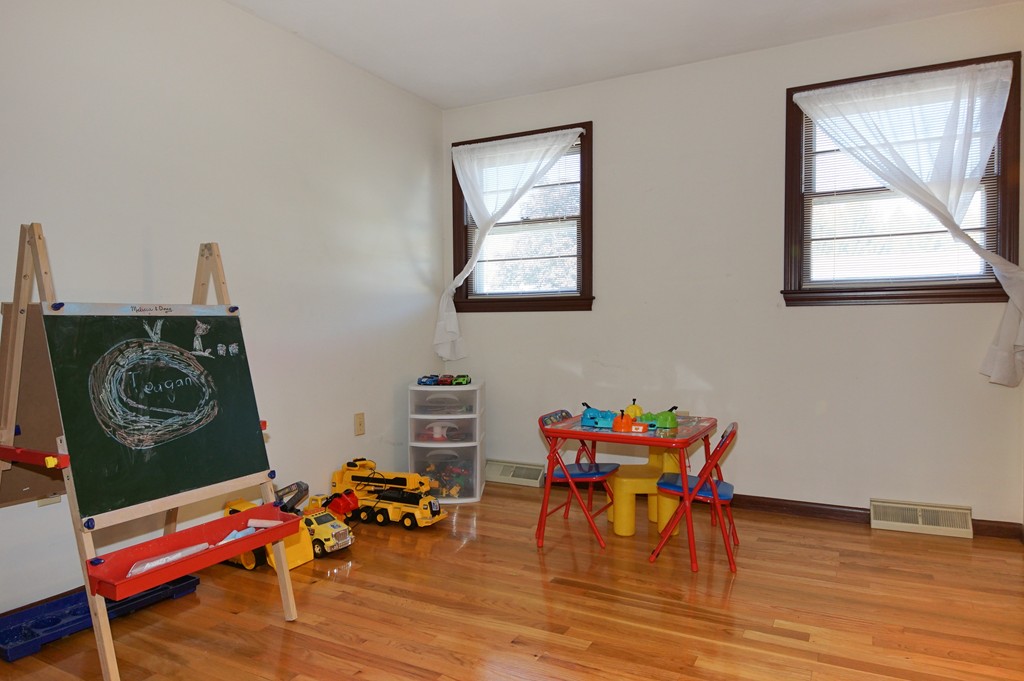 89 Valentine Road Northborough, MA 01532 - Photo 10 of 22 Gallery Image 10
