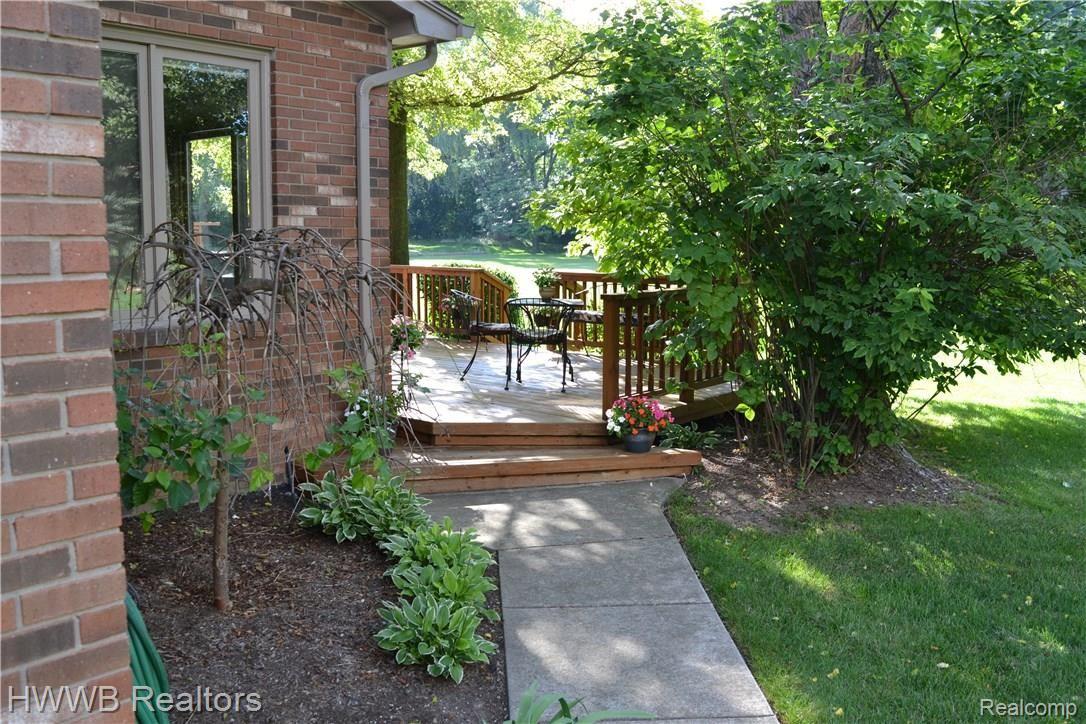 3483 Rocky Crest Court Rochester, MI 48306 - Photo 5 of 60 Path to Deck