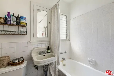 $2,300,000 | 457 North Orange Drive, Los Angeles, CA 90036