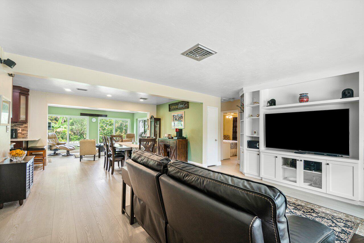 461 Northeast 24th Street Boca Raton, FL 33431 - Photo 5 of 35 005