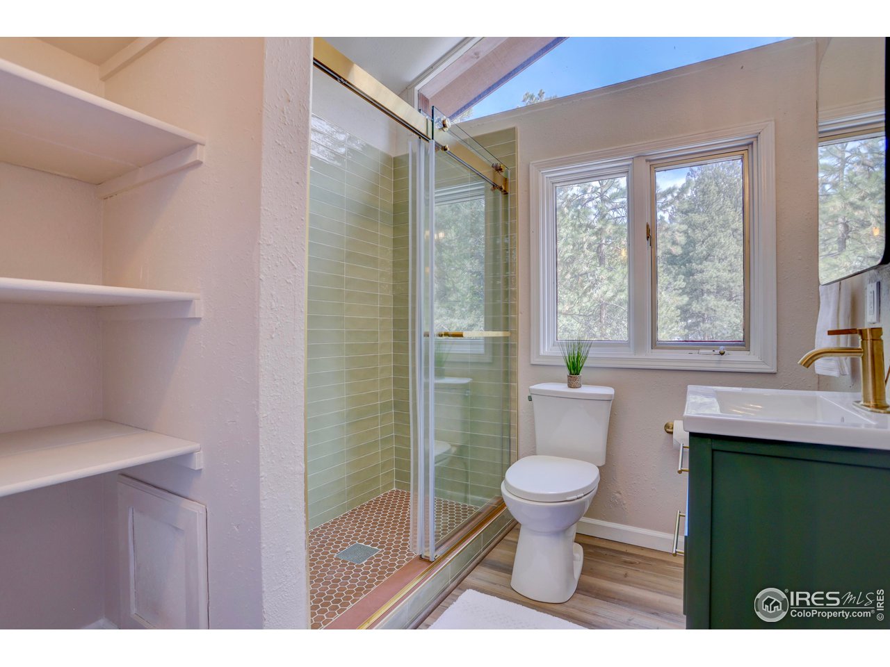 601 Pika Road Boulder, CO 80302 - Photo 18 of 38 a bathroom with a toilet and a sink
