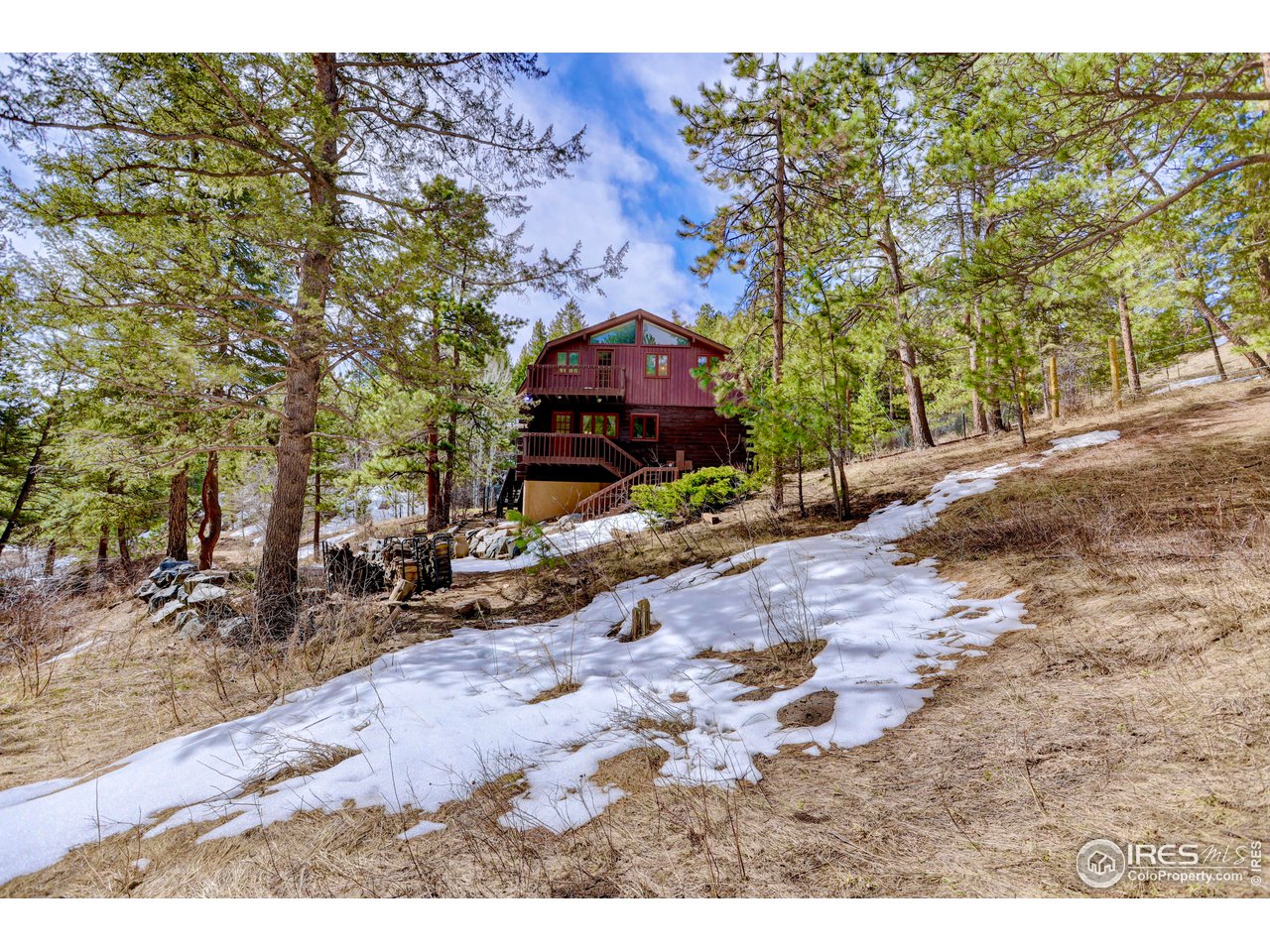 601 Pika Road Boulder, CO 80302 - Photo 33 of 38 a backyard of a house with lots of green space
