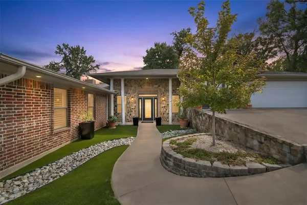 $975,000 | 1227 Kiowa Drive West, Lake Kiowa, TX 76240