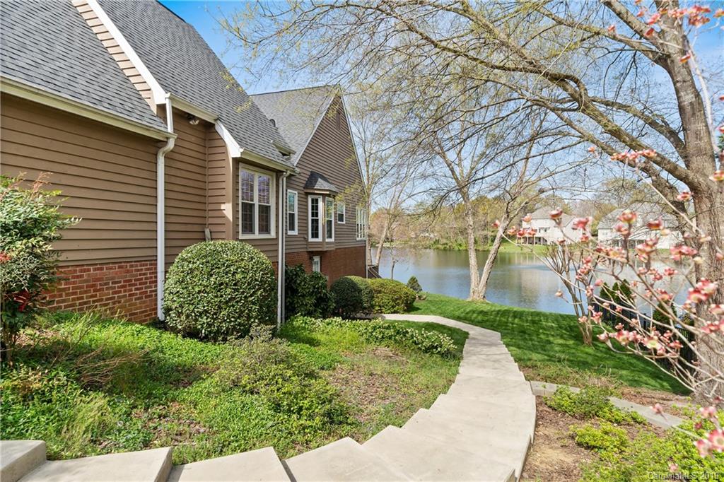 445 Cranborne Chase Fort Mill, SC 29708 - Photo 33 of 33 a view of a garden with a house