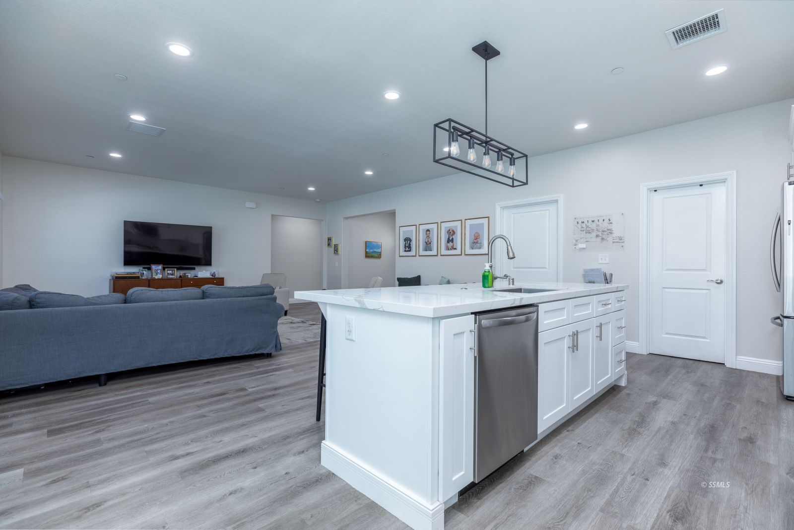 809 Paradise Drive Ridgecrest, CA 93555 - Photo 13 of 35 a kitchen with stove and cabinets