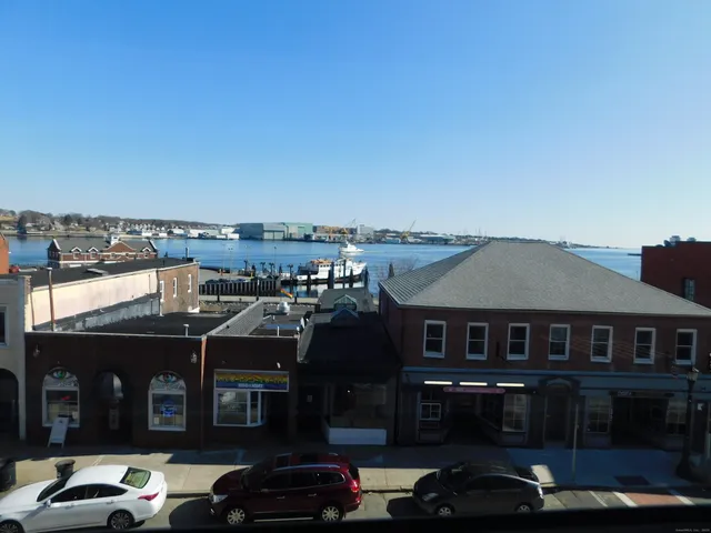 $1,700 | 53-57 Bank Street, Unit 301, New London, CT 06320
