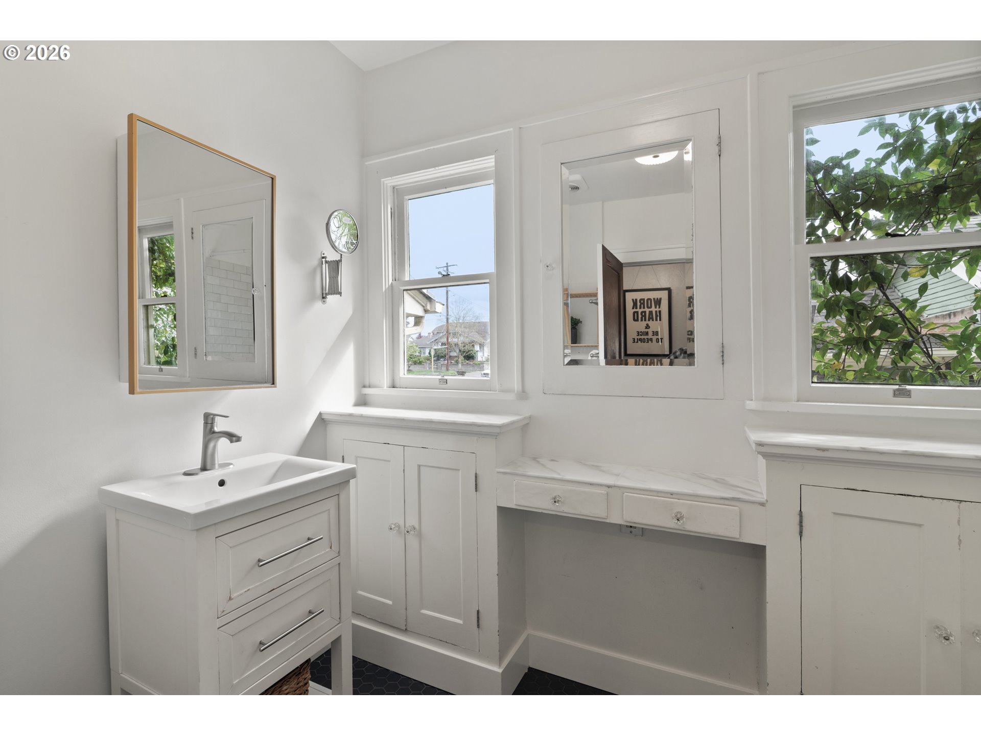 1806 North Terry Street Portland, OR 97217 - Photo 23 of 48 Bathroom